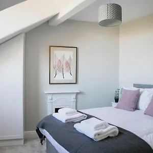 Valley Road, Fabulous 4 Bedroom House Harrogate